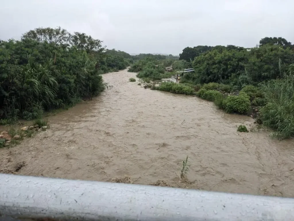 Leve crecida del río Táchira