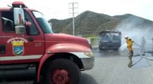 Llamas consumieron unidad de transporte en Puerto Cabello 