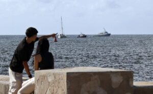 Llegan a Cuba los dos barcos del convoy con ayuda humanitaria desaparecidos en el Caribe | elperiodico.com
