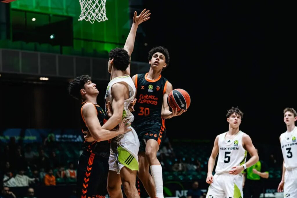 Los júniors del Valencia Basket logran salir de Abu Dabi