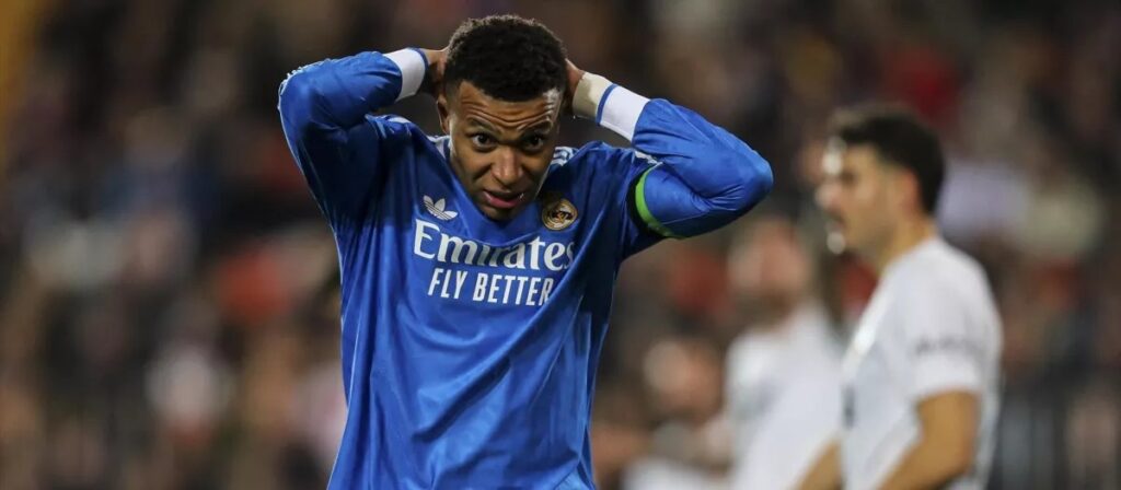 Los médicos del Madrid se equivocaron de rodilla en el diagnóstico inicial de Mbappé - AlbertoNews