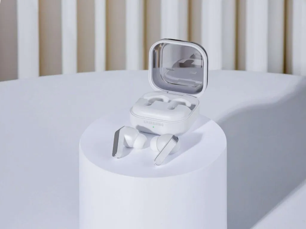 Los nuevos Galaxy Buds4 llegan con IA de traducción en tiempo real
