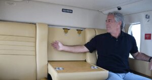 Los supervivientes de Epstein demandan al Gobierno estadounidense y a Google por la revelación de identidades