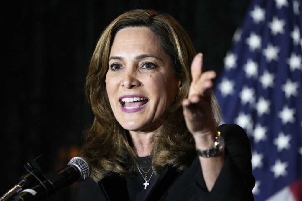 María Elvira Salazar pide retomar ciudadanía para cubanos y venezolanos tras suspensión migratoria en EE UU