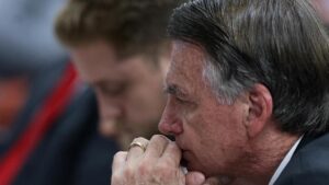 Mejora la salud de Bolsonaro, pero sin previsión de salir de cuidados intensivos | elperiodico.com