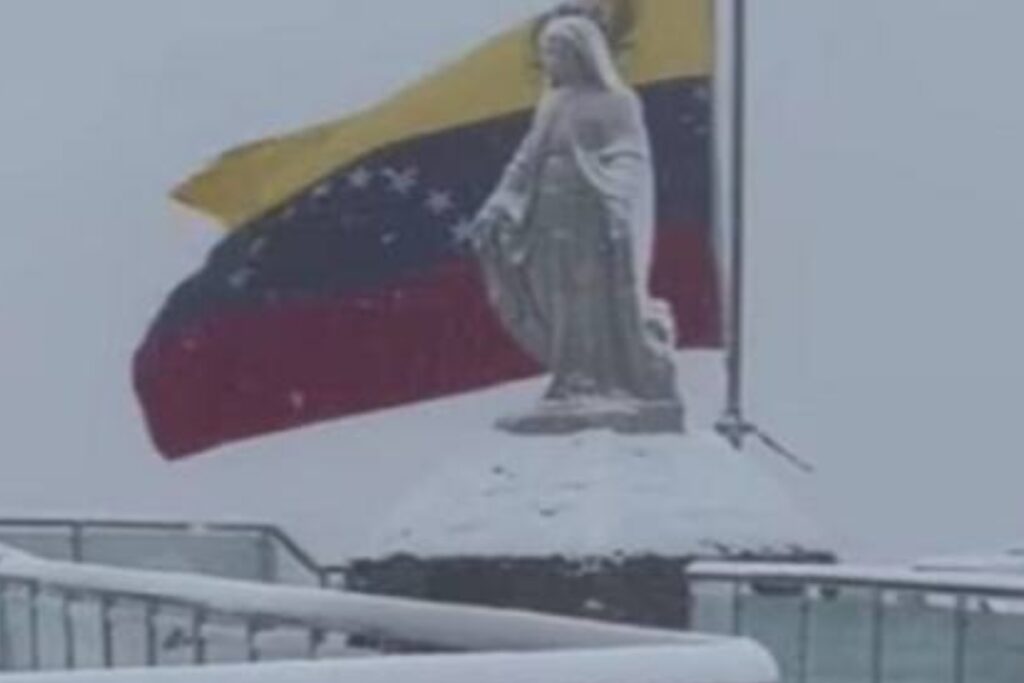 Mérida se tiñó de blanco: Así fue la primera nevada de la temporada en el Pico Espejo (VIDEO)