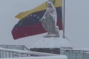 Mérida se tiñó de blanco: Así fue la primera nevada de la temporada en el Pico Espejo (VIDEO)