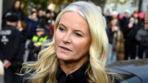 Mette-Marit da explicaciones sobre su «amistad» con Epstein | elperiodico.com
