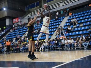 Michael Watkins nueva pieza importada de Spartans