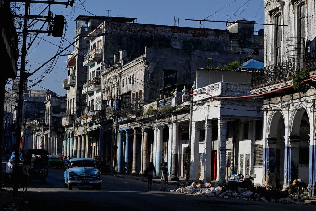 NYT: Un petrolero llama la atención hacia un puesto de espionaje del Kremlin en Cuba
