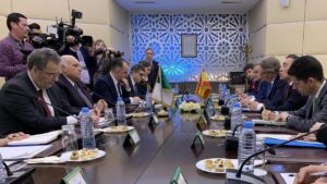 Negociación económica | Albares anuncia el refuerzo de la asociación estratégica energética con Argelia | elperiodico.com