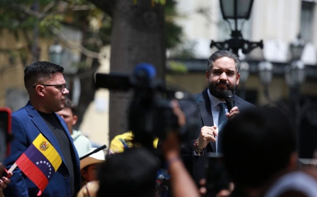 Nicolasito tachó de "ilegítimo" el proceso judicial contra su padre y Cilia Flores en EEUU