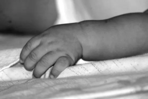 Niño de dos años muere tras caer en un tanque subterráneo