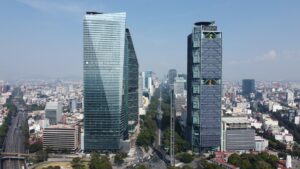 OCDE mejora ligeramente las previsiones de crecimiento para la economía de México en 2026
