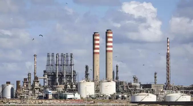 PDVSA activa equipos para controlar derrame de petróleo