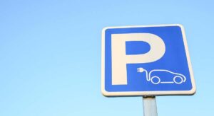 Para un economista alemán, los coches eléctricos están por encima de los de combustión: «Ya son muy superiores»