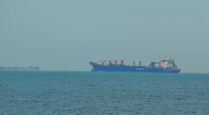 Pekín confirma que tres buques chinos cruzan estrecho de Ormuz