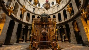 Policía israelí impide al Patriarca Latino de Jerusalén dar la misa del Domingo de Ramos