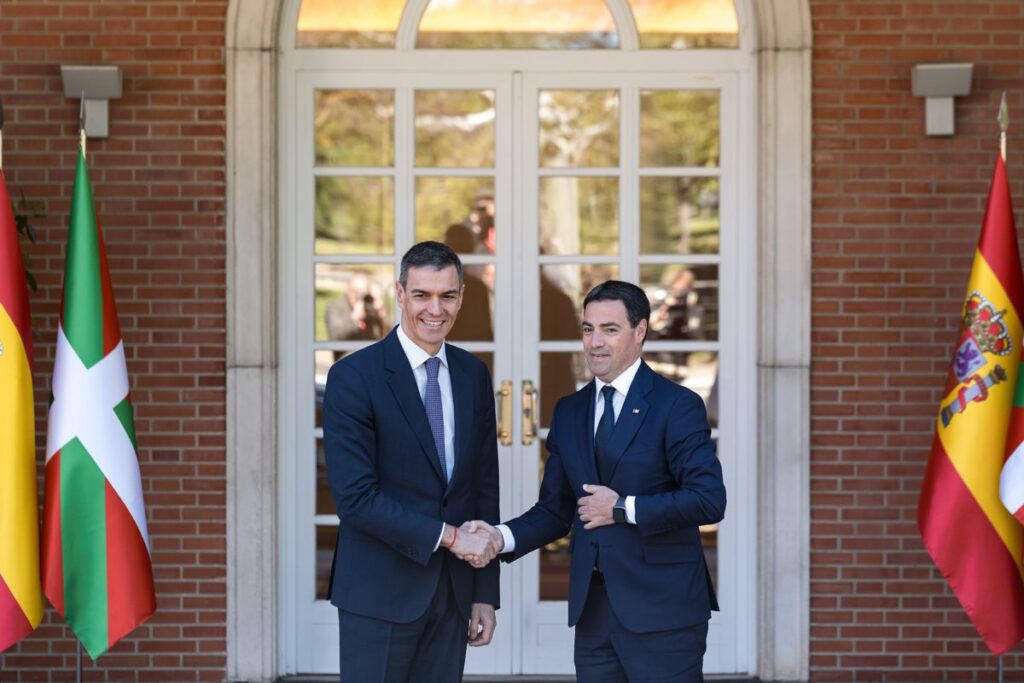 Pradales y Sánchez acuerdan crear un órgano bilateral Euskadi-Estado para gestionar los aeropuertos vascos