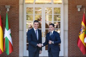 Pradales y Sánchez acuerdan crear un órgano bilateral Euskadi-Estado para gestionar los aeropuertos vascos | europapress.es
