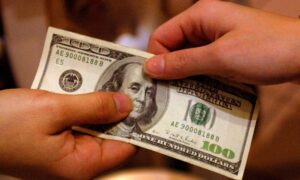 Precio de dólar del 26 de marzo se disparó casi 4 bolívares