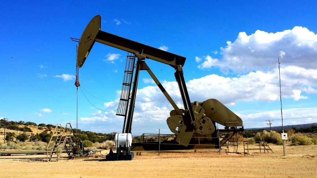 Precio mundial del petróleo vuelve a superar los 100 dólares por barril, mientras se desvanecen las esperanzas de un fin de la guerra - AlbertoNews
