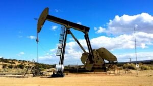 Precio mundial del petróleo vuelve a superar los 100 dólares por barril, mientras se desvanecen las esperanzas de un fin de la guerra – AlbertoNews