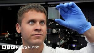 Qué son los «cristales de memoria» que desafían las leyes de la física y prometen solucionar el problema del almacenamiento masivo de datos