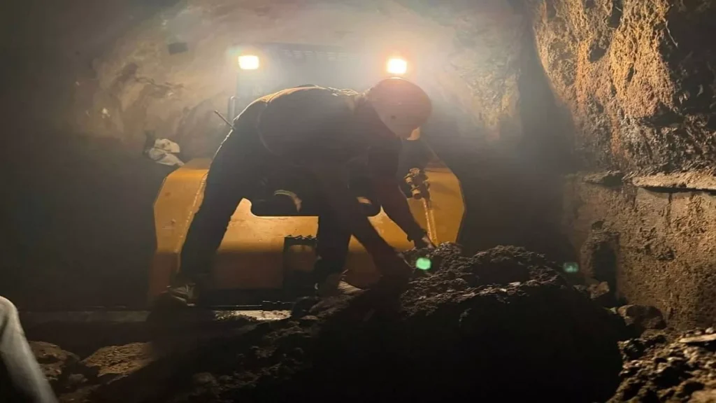 Rescatados ocho técnicos tras quedar atrapados en túnel hídrico en Sucre
