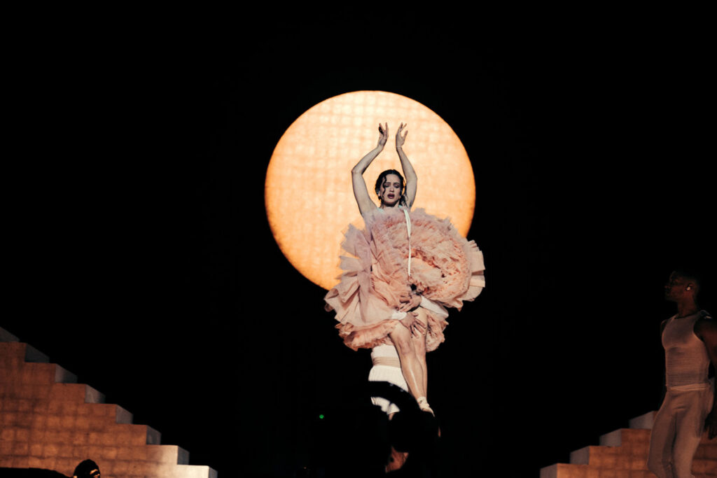 Rosalía diviniza Madrid entre tecno, ballet y éxtasis en su primer concierto en España