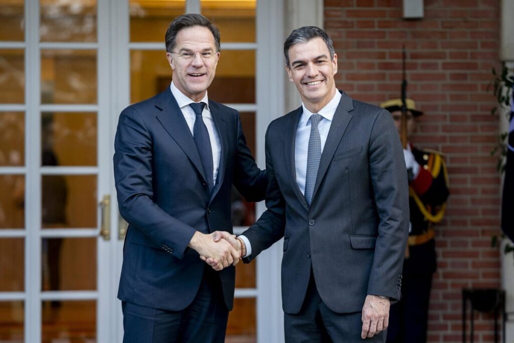 Rutte elogia a España por alcanzar el 2% del gasto del PIB en defensa aunque augura que deberá invertir más