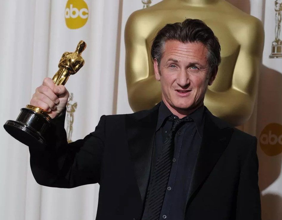 Sean Penn: el rebelde con causa de Hollywood gana su tercer Óscar - AlbertoNews
