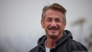 Sean Penn visita el frente de Ucrania en Donetsk