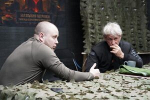 Sean Penn visita el frente en Ucrania con el exjefe de Zelenski, Andrí Yermak | elperiodico.com