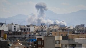Segundo ataque israelí golpea el corazón de Teherán