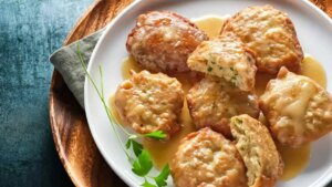 Si te ha sobrado pan puedes hacer sopas, torrijas… y también repápalos: apunta la receta