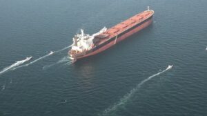 Sigue la tensión en el estrecho de Ormuz la Guardia Revolucionaria iraní afirmó haber interceptado tres buques – AlbertoNews
