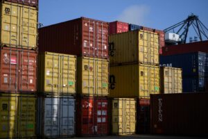 Tres acusados por violar leyes de exportación de EEUU y desviar servidores de IA a China – AlbertoNews