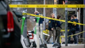 Tres muertos y 14 heridos en un tiroteo en Texas que el FBI señala como un «acto de terrorismo» | elperiodico.com