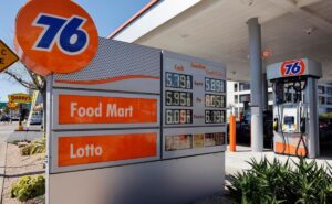Trump anuncia medidas para frenar alza de la gasolina, ¿cuáles son?