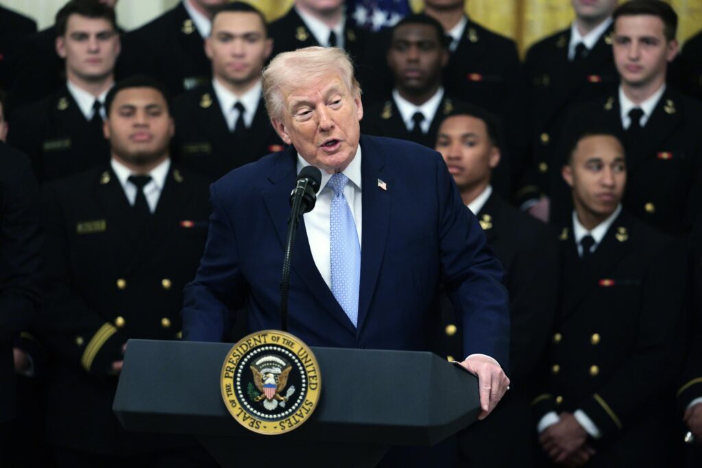 Trump destaca rapidez y fuerza del ejército de EEUU tras captura de Maduro en Venezuela - AlbertoNews