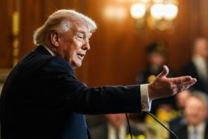 Trump exige a países aliados reabrir el Estrecho de Ormuz