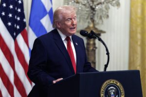 Trump insiste en que Irán está «diezmado» y que quiere un «acuerdo» con EE.UU. – AlbertoNews