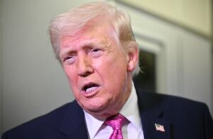 Trump insiste que hay conversaciones con el régimen de Irán