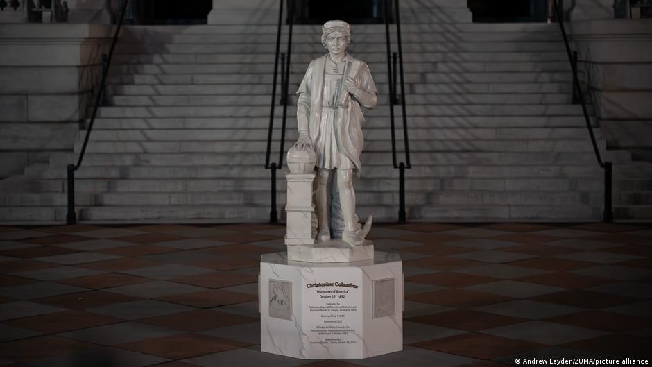 Trump instala una estatua de Colón junto a la Casa Blanca