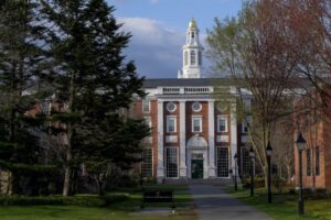 Trump multiplicó su ofensiva legal contra Harvard con nuevas investigaciones federales – AlbertoNews