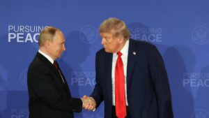 Trump pide a Putin acabar con la guerra en Ucrania para ayudar ante la crisis con Irán | elperiodico.com