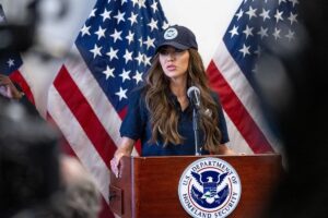 Trump sustituye a la secretaria de Seguridad Nacional, Kristi Noem