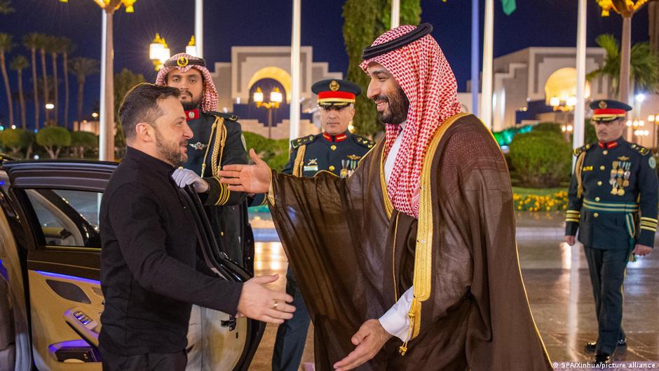 Ucrania y Arabia Saudita firman acuerdo en defensa