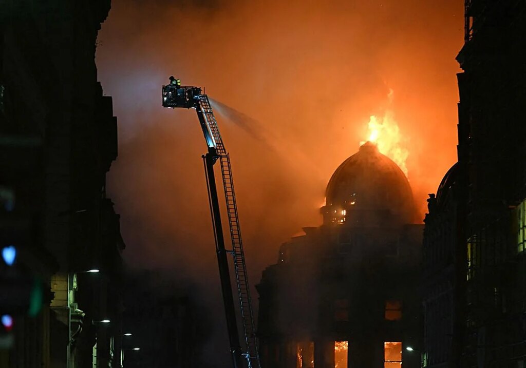 Un incendio en un edificio de Glasgow calcina y provoca el derrumbe de una cúpula victoriana
